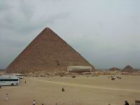 La pyramide de Khops, avec  sa verrue devant
