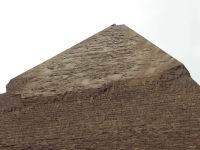 Seule cette pyramide a gard son revtement initial