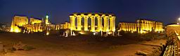 Panorama complet du temple, vue de nuit